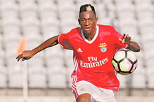 Úmaro Embaló tem 16 anos e continua a ser muito cobiçado. Manchester pode ser o seu destino 