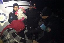 Migrantes resgatados no mar Egeu