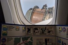 Motor de avião desintegra-se em pleno voo