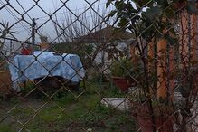 Homem foi encontrado morto, com várias facadas, no interior desta casa, no beco Serafim Ferreira, no bairro do Forte de São Vicente, na cidade de Torres Vedras 