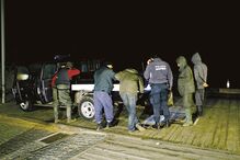 Três pescadores foram detidos pela Polícia Marítima na foz do rio Tornada, por crime de danos contra a natureza