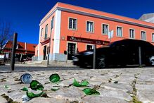 PSP foi chamada ao local, no centro de Queluz, pouco depois do jovem ter sido esfaqueado