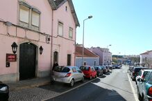 PSP foi chamada ao local, no centro de Queluz, pouco depois do jovem ter sido esfaqueado