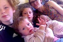 Mãe dá à luz sem saber que estava grávida