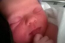 Mãe dá à luz sem saber que estava grávida