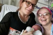 Mãe dá à luz sem saber que estava grávida