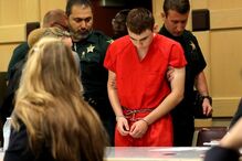  Autor do massacre em escola da Flórida em tribunal