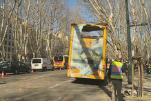Autocarro com turistas choca com árvore da Avenida da Liberdade