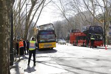  Autocarro com turistas choca com árvore da Avenida da Liberdade