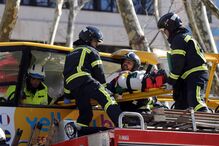 Autocarro com turistas choca com árvore da Avenida da Liberdade