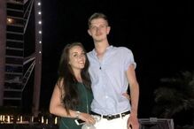 Beth Evans, de 24 anos, e o namorado Joshua Moran, de 26, iam passar umas férias ao Dubai