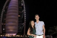Beth Evans, de 24 anos, e o namorado Joshua Moran, de 26, iam passar umas férias ao Dubai