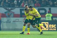 Jogadores do Paços de Ferreira comemoram o primeiro golo do jogo contra o Benfica