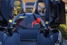 Kylie Jenner recebe Ferrari como prenda por ter sido mãe