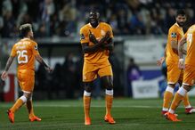 Jogadores do FC Porto comemoram golo de Marega em Portimão