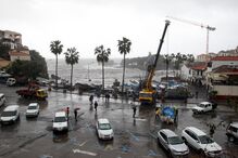 Mau tempo no porto de Câmara de Lobos, na Madeira