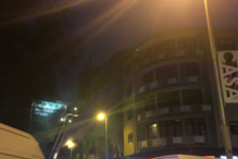 Mulher salta de segundo andar para escapar às chamas no Porto