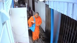 Monge é banido de templo por roubar cuecas 