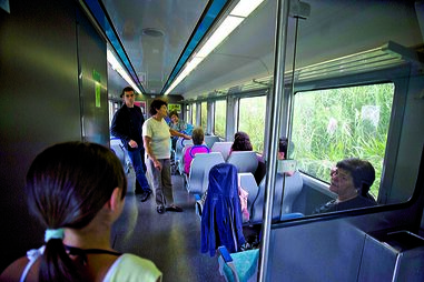 Comboios da Linha do Oeste vão ser renovados e trajetos vão ficar mais rápidos entre Mira-Sintra/Meleças e as Caldas 