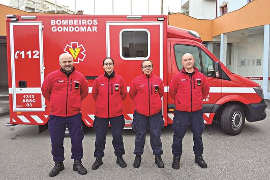  João Pinto, Vera Rocha, Catarina Santos e Filipe Silva foram os quatro bombeiros responsáveis pelo parto