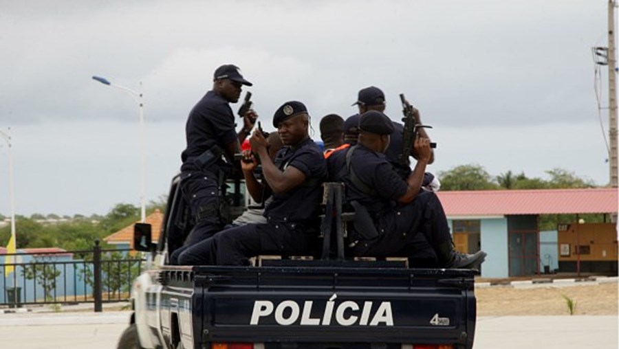 Polícia Angolana
