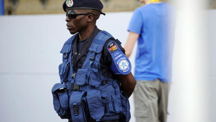 Polícia angolana