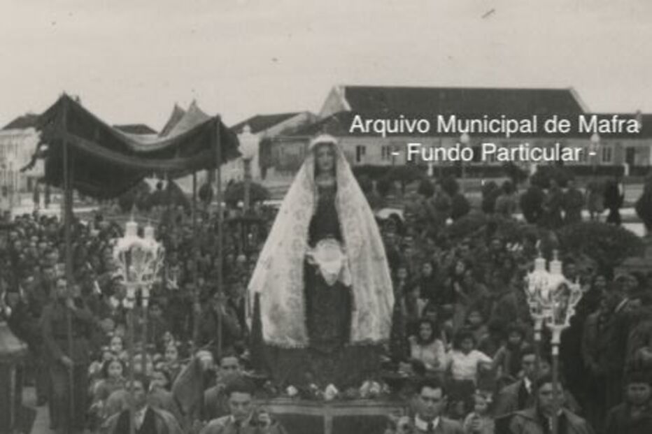 Manuscritos encontrados no interior do manto de Nossa Senhora em Mafra