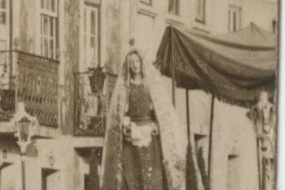 Manuscritos encontrados no interior do manto de Nossa Senhora em Mafra