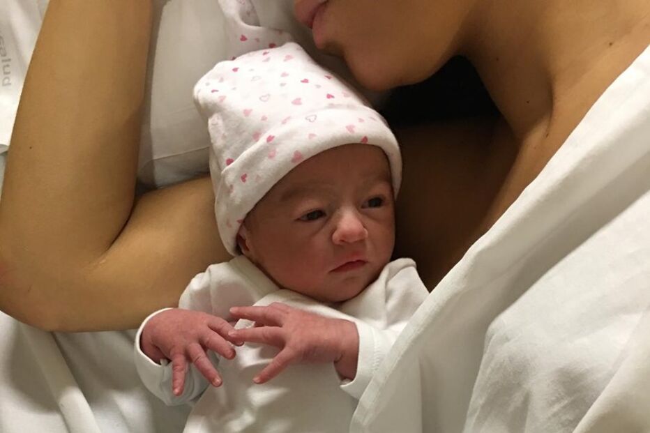 Alana Martina ainda na maternidade