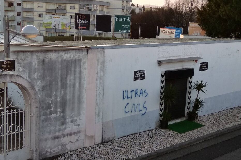 Estádio da Sanjoanense vandalizado
