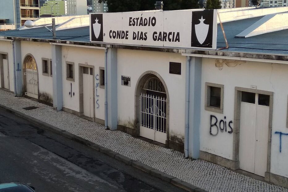 Estádio da Sanjoanense vandalizado