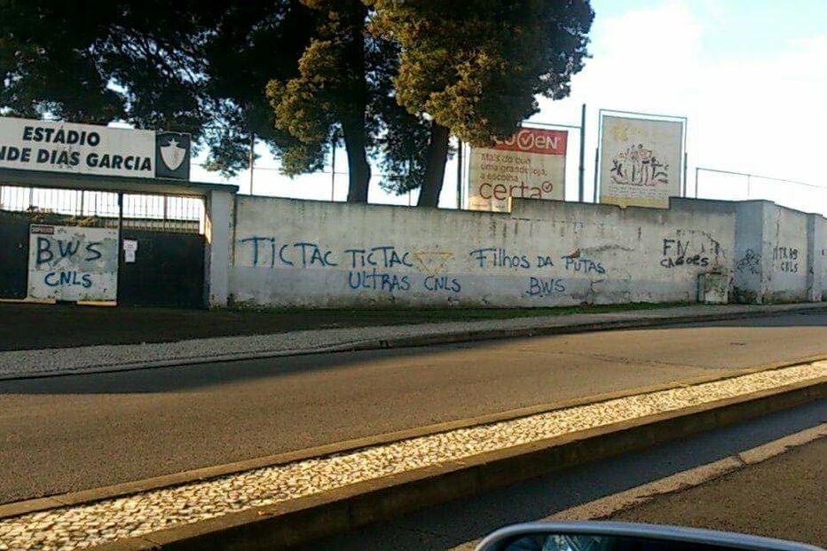 Estádio da Sanjoanense vandalizado