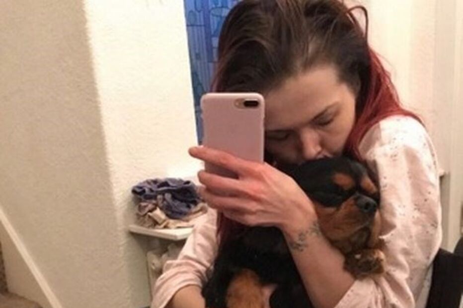 Jovem é picada por carraça e passa a viver como um 