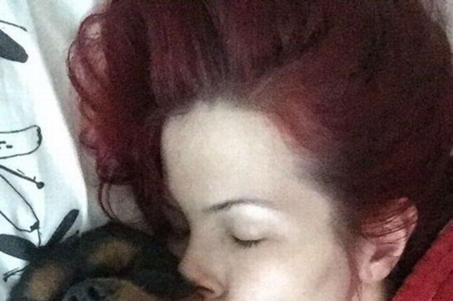 Jovem é picada por carraça e passa a viver como um 