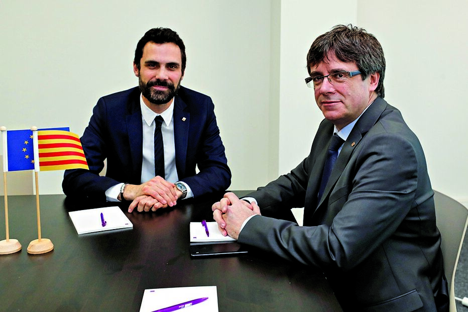 Puigdemont manteve encontros com o presidente do parlamento catalão, Roger Torrent, no final de janeiro  