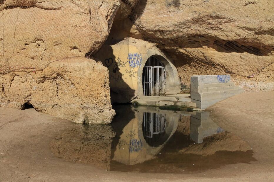 Atual túnel vai continuar a ser utilizado para drenagem das águas de meia encosta, mesmo após a construção do novo