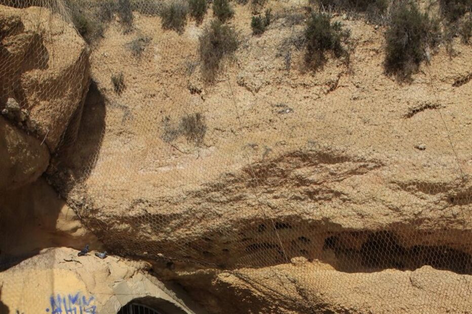 Atual túnel vai continuar a ser utilizado para drenagem das águas de meia encosta, mesmo após a construção do novo