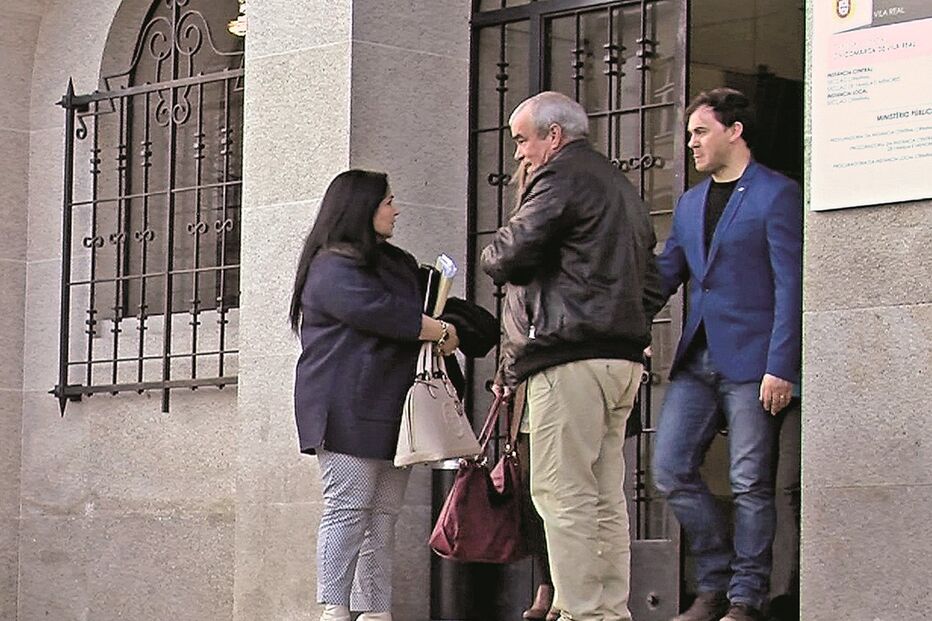 bar, alterne, dinheiro, sargento, luvas, militares, gnr, operações policiais, luvas, prostituição