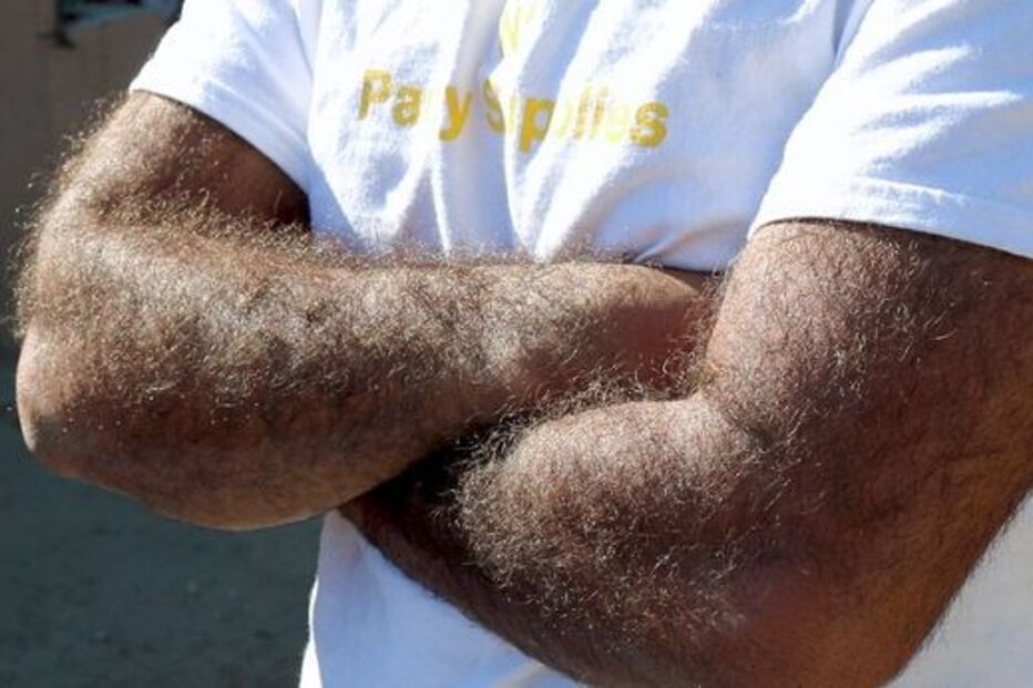 braços,corpo,pêlos