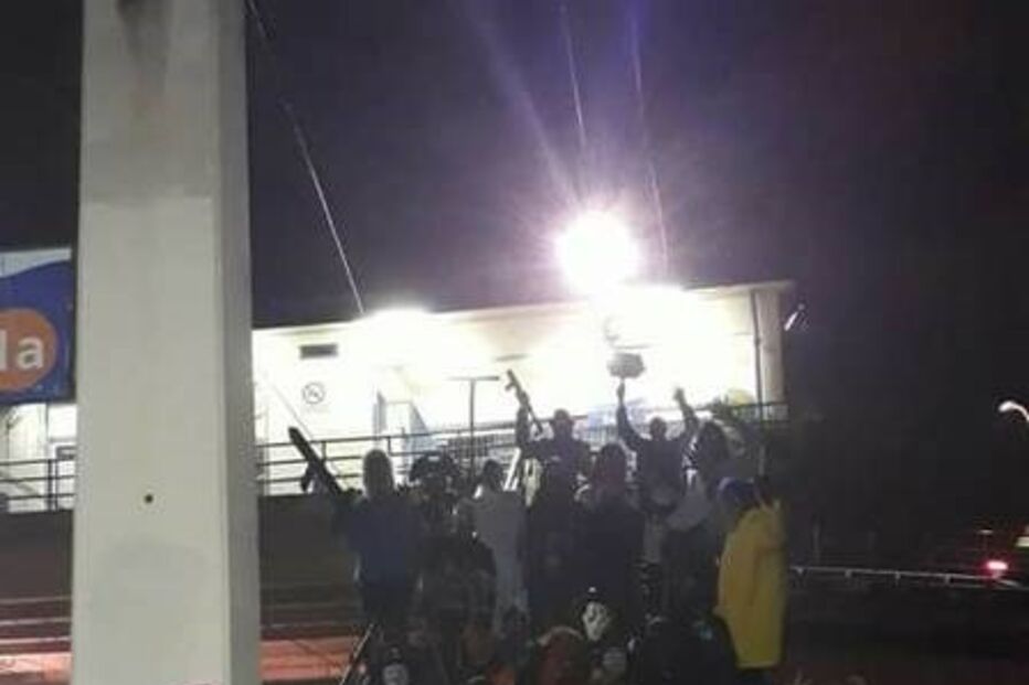 Grupo de mascarados no Rio de Janeiro