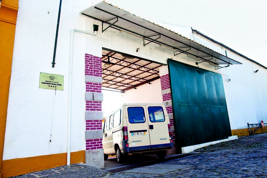 castigo, rebelião, cadeira, estabelecimento prisional, celas, motim, reclusos, sintra