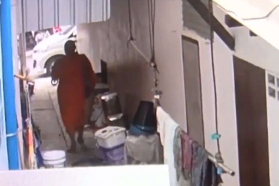 monges budistas, reza