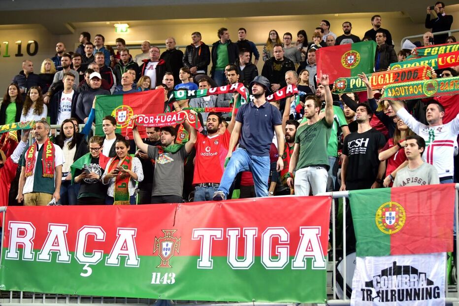 Adeptos portugueses apoiaram Seleção de futsal na meia final do Europeu