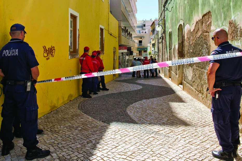 Instalações dos serviços de Registo foram interditadas em 2014 depois de terem sido detetadas fissuras no edifício  