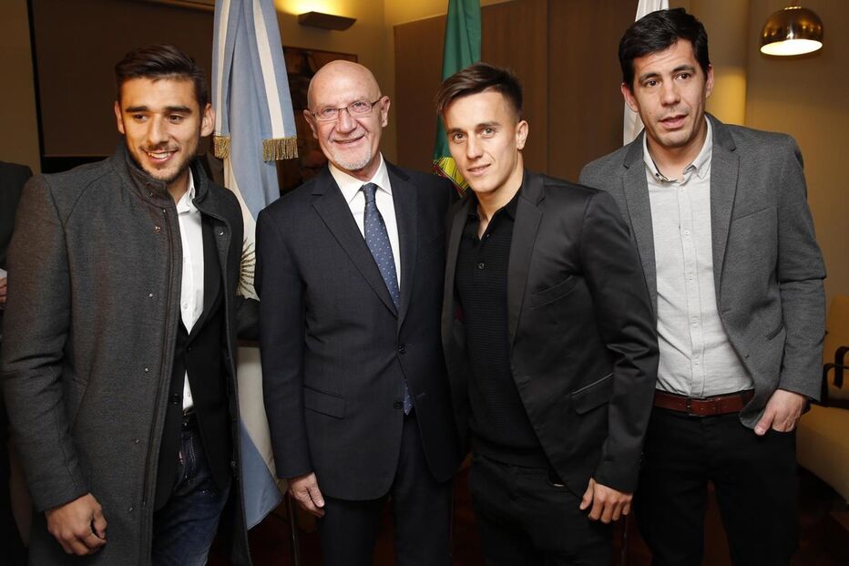 Embaixada da Argentina junta rivais em Lisboa