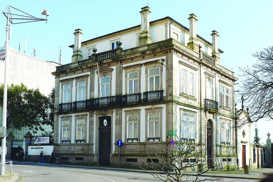 Arguido admitiu ter feito uma festa no Museu com outro militar e duas mulheres, sendo apanhado por um sargento-mor   