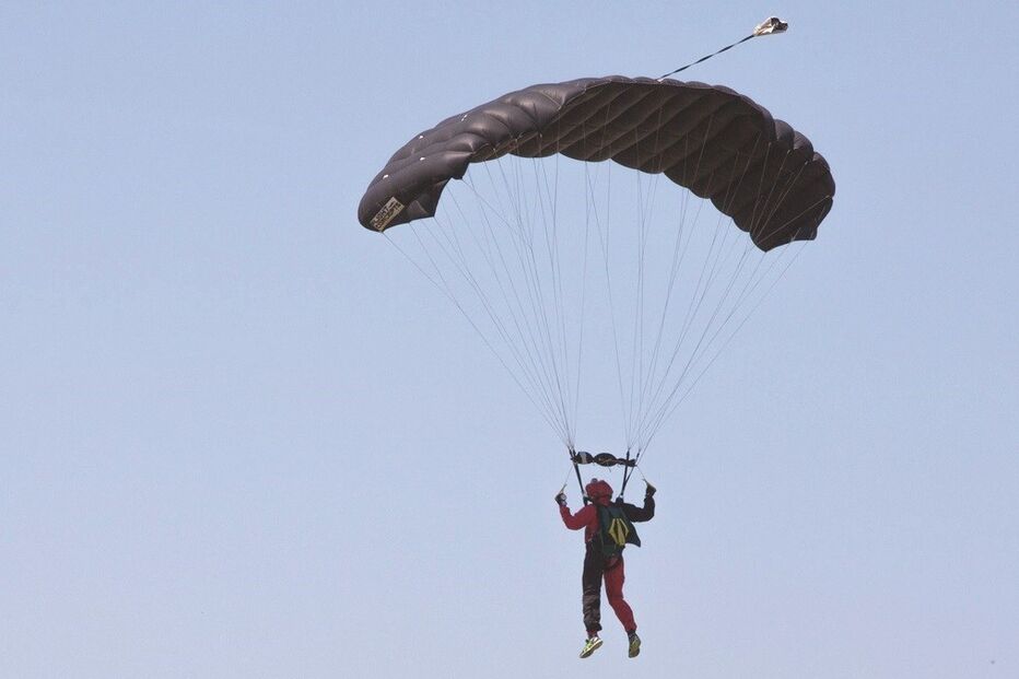 Paraquedas terá ficado enrolado e levou a queda violenta do desportista  