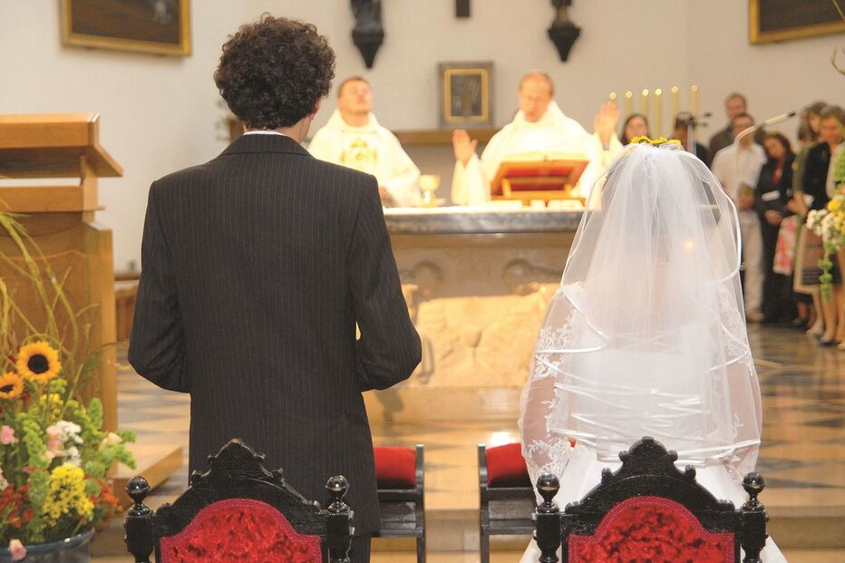A doutrina da Igreja Católica continua a não admitir a existência de relações sexuais fora do casamento, considerando o matrimónio indissolúvel 