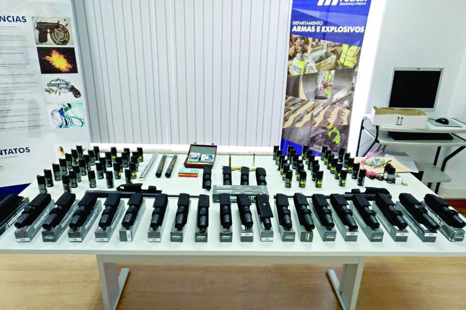 Armas foram compradas por militares da GNR e das Forças Armadas na net   