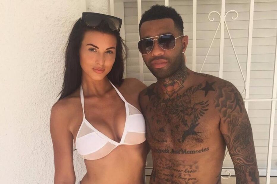 Jermaine Pennant foi ‘apanhado’ a fazer shows de sexo na Internet com a mulher. Foi denunciado pelas tatuagens